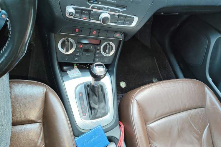 Used Audi Q3 2013 35 TFSI quattro Comfort Model Gear Lever