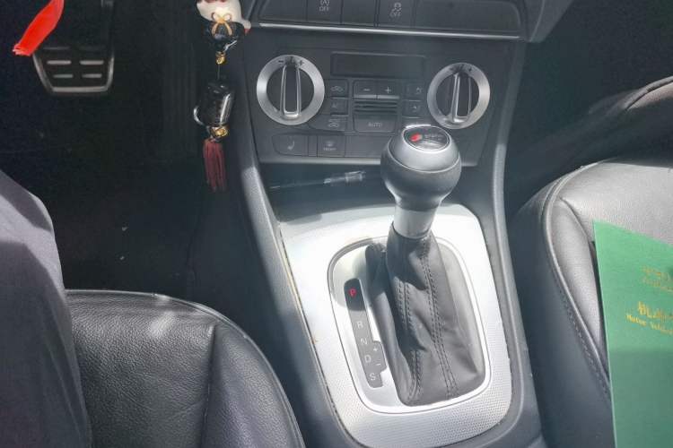 Used Audi Q3 2013 35 TFSI Comfort Model Gear Lever