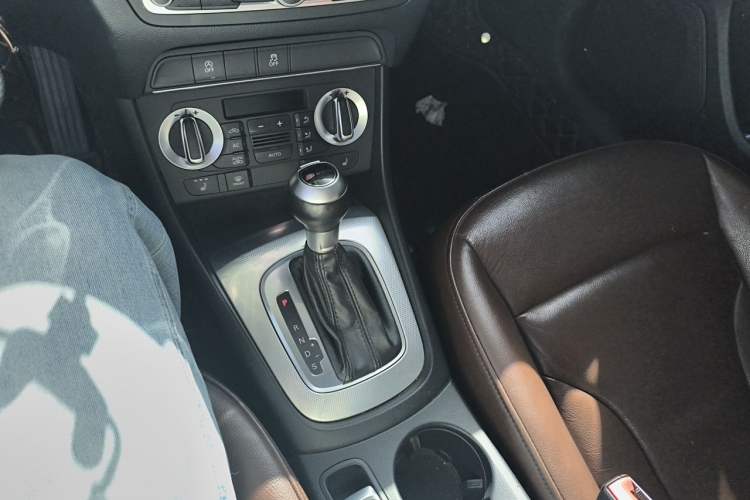 Used Audi Q3 2013 35 TFSI Comfort Model Gear Lever