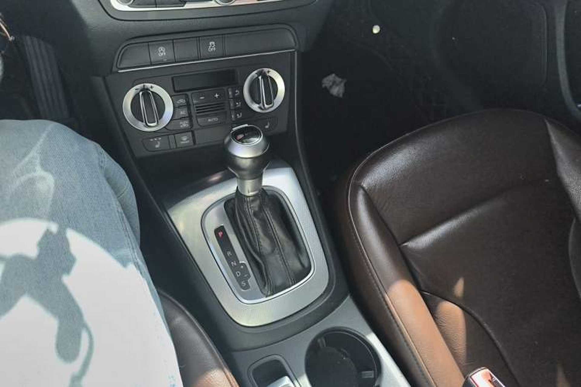 Used Audi Q3 2013 35 TFSI Comfort Model Gear Lever
