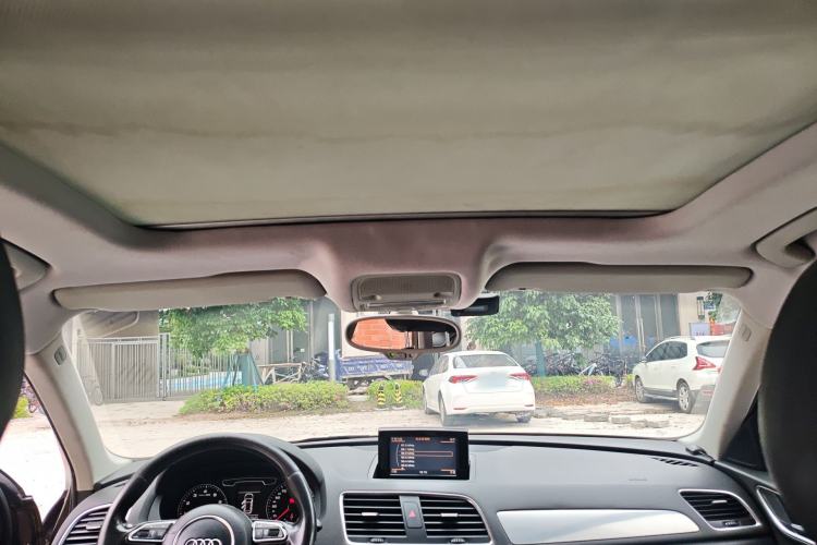 Used Audi Q3 2013 35 TFSI Comfort Model Headliner