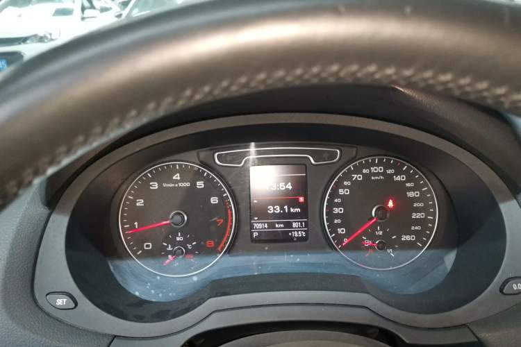 Used Audi Q3 2013 35 TFSI quattro Technology Edition Instrument Cluster