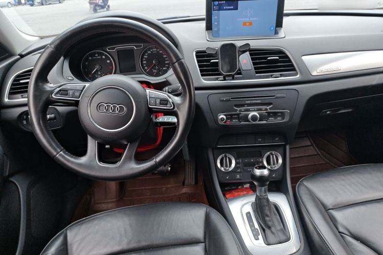 Used Audi Q3 2013 35 TFSI quattro Technology Edition Interior 2