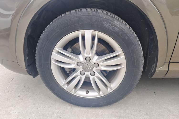 Used Audi Q3 2013 35 TFSI Comfort Model Left Front Wheel Hub
