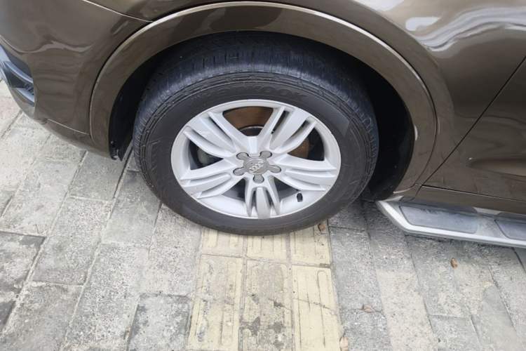 Used Audi Q3 2013 35 TFSI quattro Technology Edition Left Front Wheel Hub