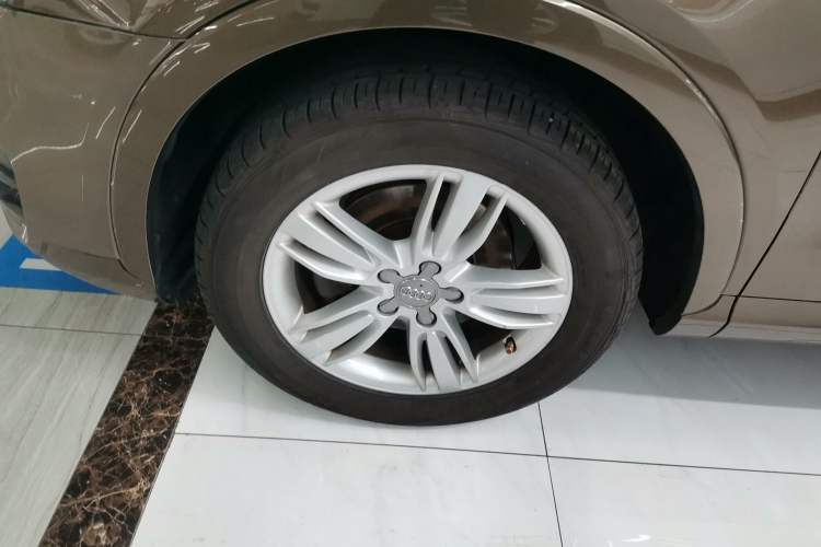Used Audi Q3 2013 35 TFSI quattro Technology Edition Left Front Wheel Hub