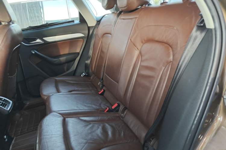 Used Audi Q3 2013 35 TFSI quattro Comfort Model Left Rear Seat