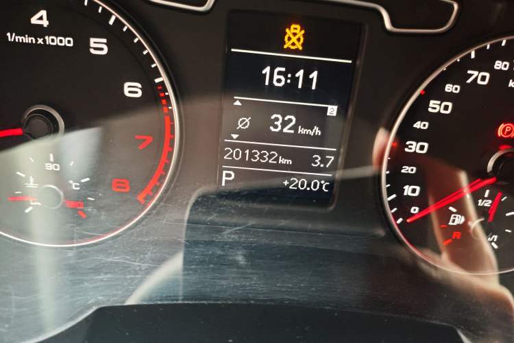 Used Audi Q3 2013 35 TFSI Comfort Model Odometer Close Up