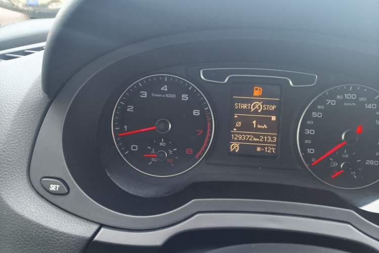 Used Audi Q3 2013 35 TFSI Comfort Model Odometer Close Up