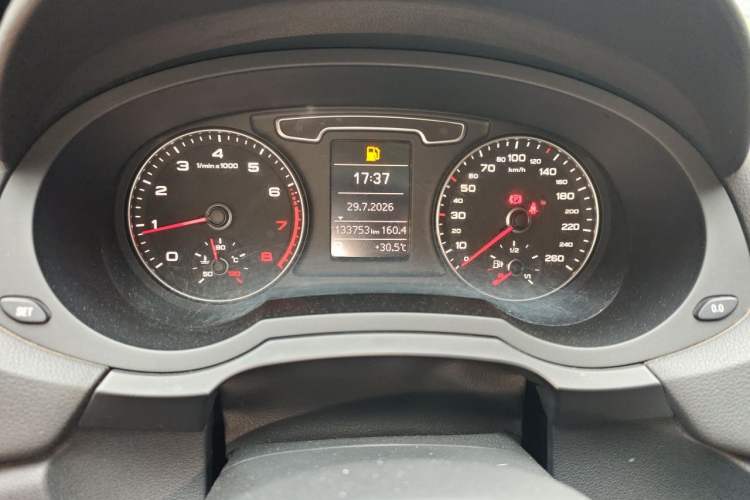 Used Audi Q3 2013 35 TFSI Comfort Model Odometer Close Up