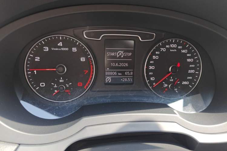 Used Audi Q3 2013 35 TFSI Comfort Model Odometer Close Up