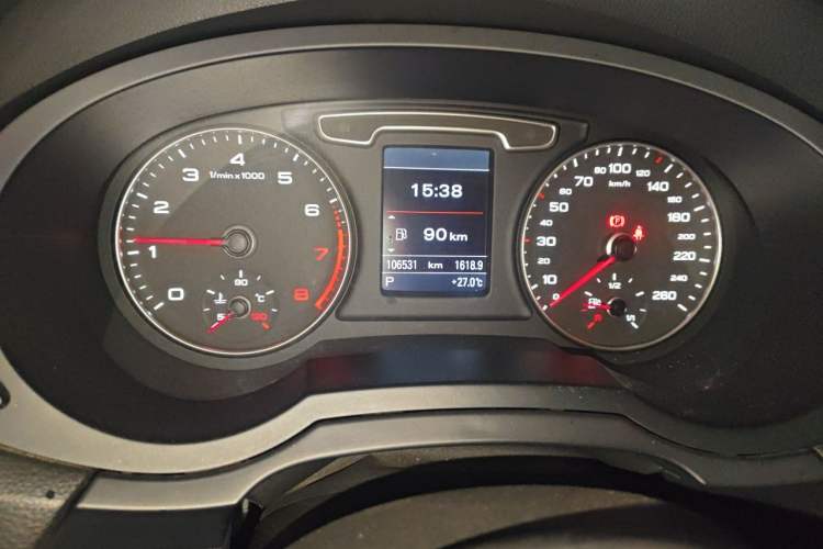 Used Audi Q3 2013 35 TFSI quattro Comfort Model Odometer Close Up