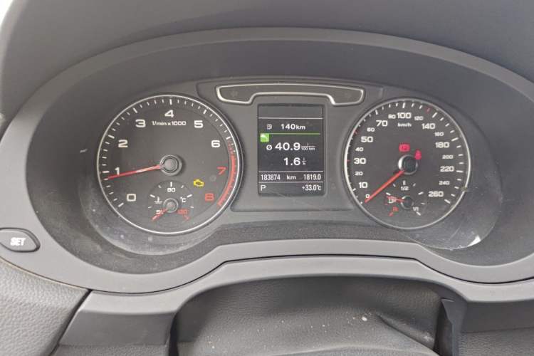 Used Audi Q3 2013 35 TFSI Comfort Model Odometer Close Up