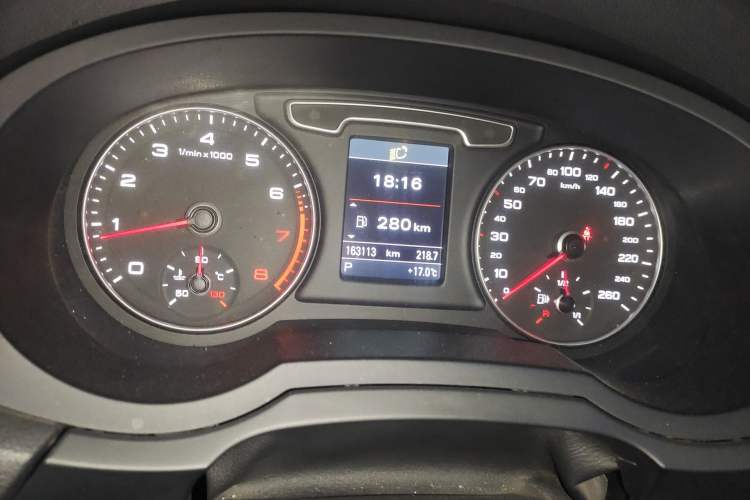 Used Audi Q3 2013 40 TFSI quattro Luxury Model Odometer Close Up