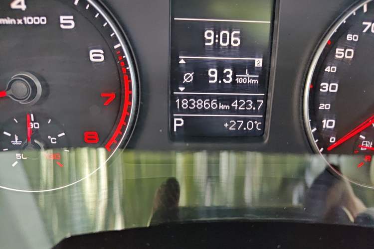 Used Audi Q3 2013 35 TFSI Comfort Model Odometer Close Up