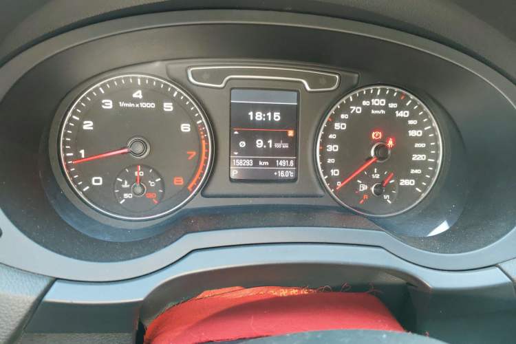 Used Audi Q3 2013 35 TFSI quattro Comfort Model Odometer Close Up