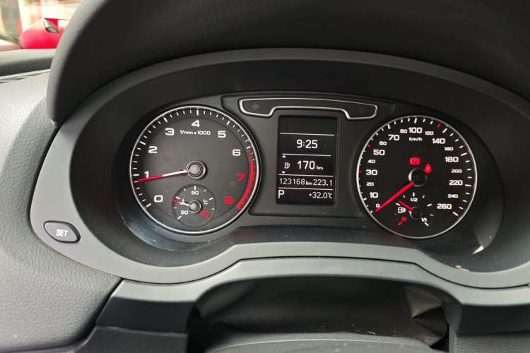 Used Audi Q3 2013 35 TFSI Comfort Model Odometer Close Up