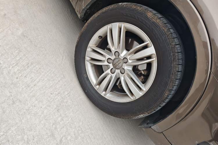 Used Audi Q3 2013 35 TFSI Comfort Model Right Front Wheel Hub