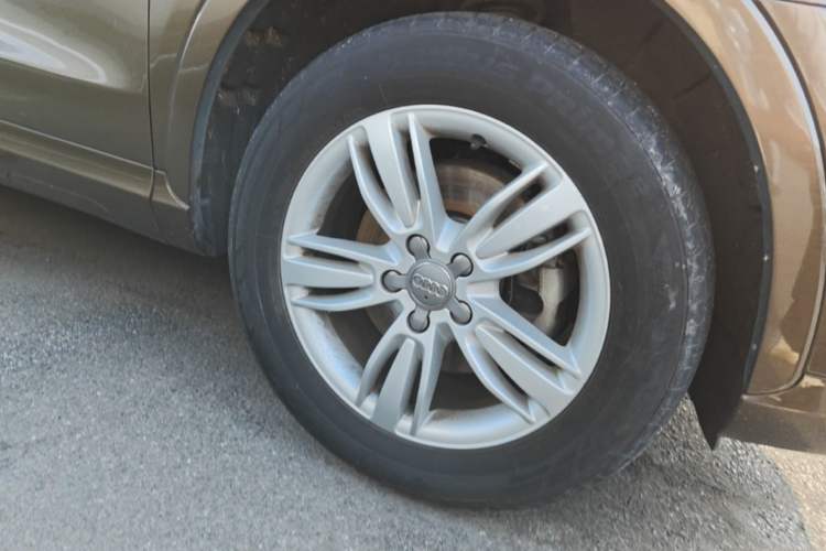 Used Audi Q3 2013 35 TFSI quattro Comfort Model Right Front Wheel Hub