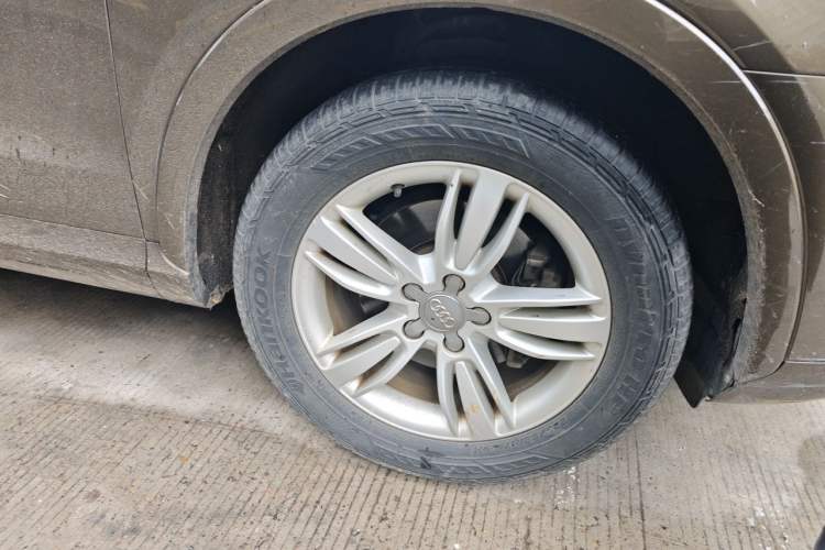 Used Audi Q3 2013 35 TFSI Comfort Model Right Front Wheel Hub
