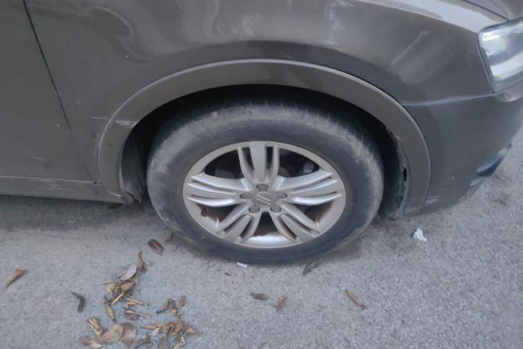 Used Audi Q3 2013 35 TFSI Comfort Model Right Front Wheel Hub
