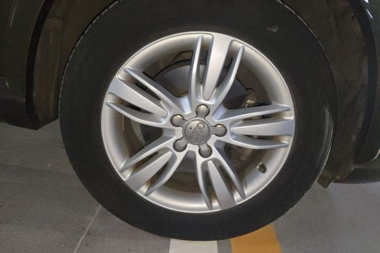 Used Audi Q3 2013 35 TFSI quattro Comfort Model Right Front Wheel Hub