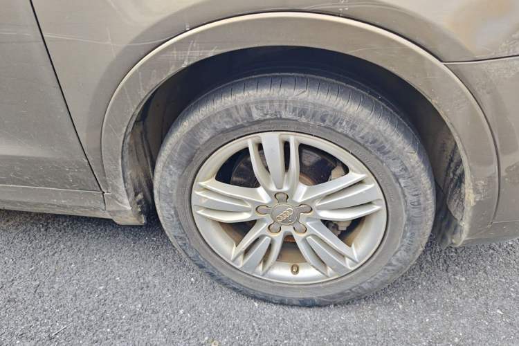 Used Audi Q3 2013 35 TFSI Comfort Model Right Front Wheel Hub