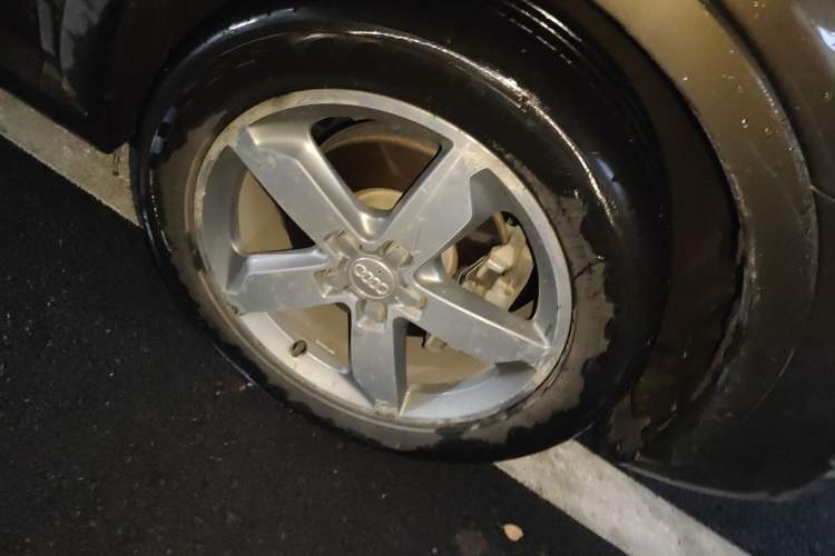 Used Audi Q3 2013 40 TFSI quattro Luxury Model Right Front Wheel Hub
