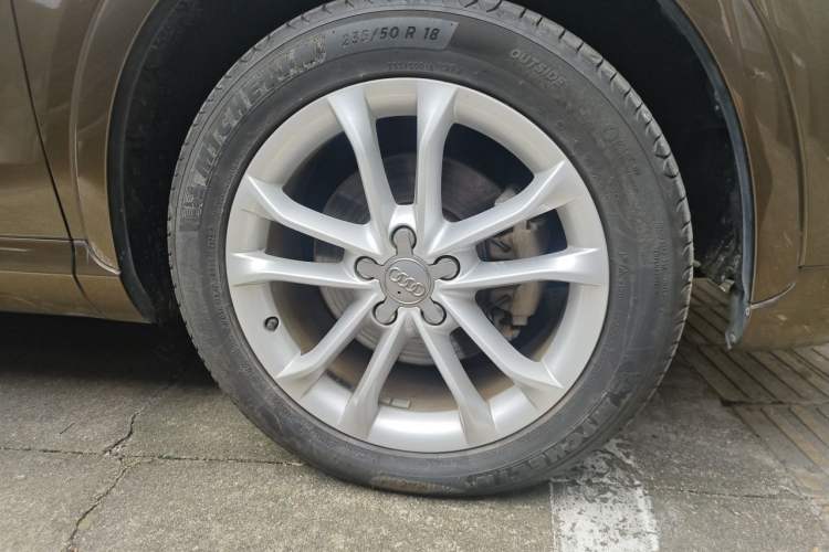 Used Audi Q3 2013 35 TFSI Comfort Model Right Front Wheel Hub
