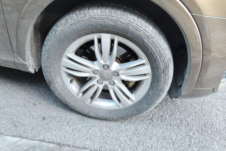 Used Audi Q3 2013 35 TFSI quattro Comfort Model Right Front Wheel Hub