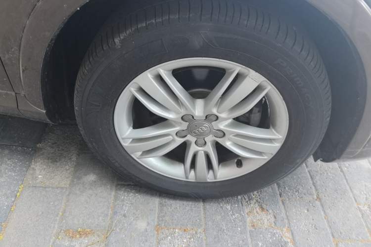 Used Audi Q3 2013 35 TFSI Comfort Model Right Front Wheel Hub