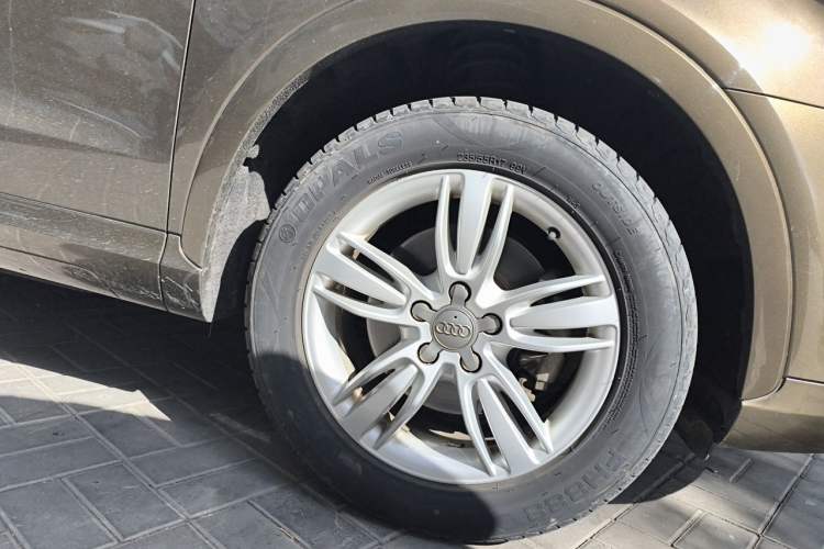 Used Audi Q3 2013 35 TFSI Comfort Model Right Front Wheel Hub