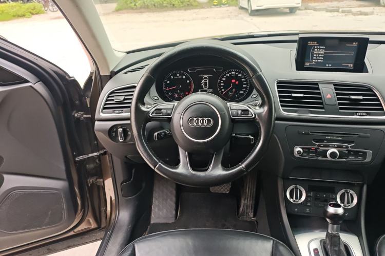 Used Audi Q3 2013 35 TFSI Comfort Model Steering Wheel