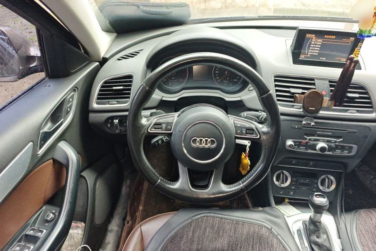 Used Audi Q3 2013 35 TFSI Comfort Model Steering Wheel