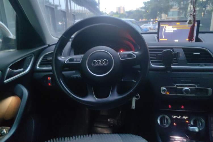 Used Audi Q3 2013 35 TFSI Comfort Model Steering Wheel