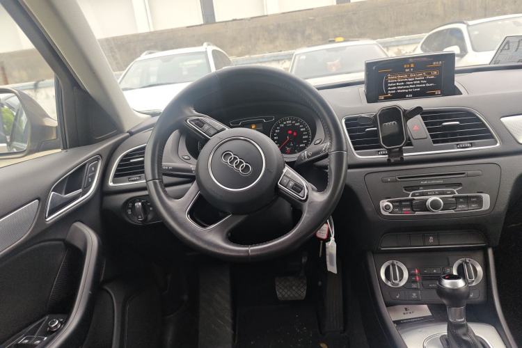 Used Audi Q3 2013 35 TFSI Comfort Model Steering Wheel