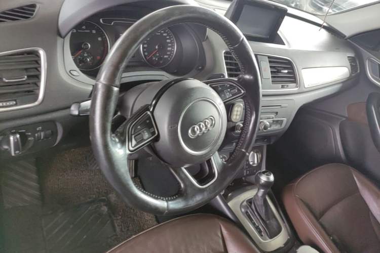 Used Audi Q3 2013 35 TFSI quattro Technology Edition Steering Wheel