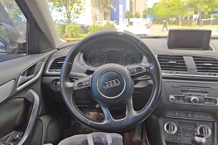 Used Audi Q3 2013 35 TFSI Comfort Model Steering Wheel
