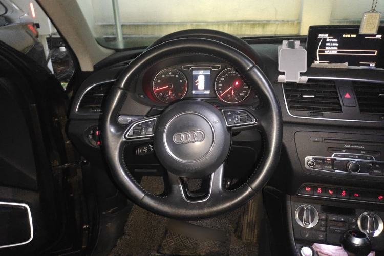 Used Audi Q3 2013 40 TFSI quattro Luxury Model Steering Wheel