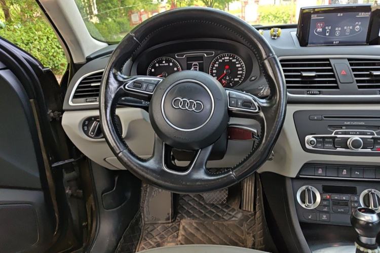 Used Audi Q3 2013 35 TFSI Comfort Model Steering Wheel