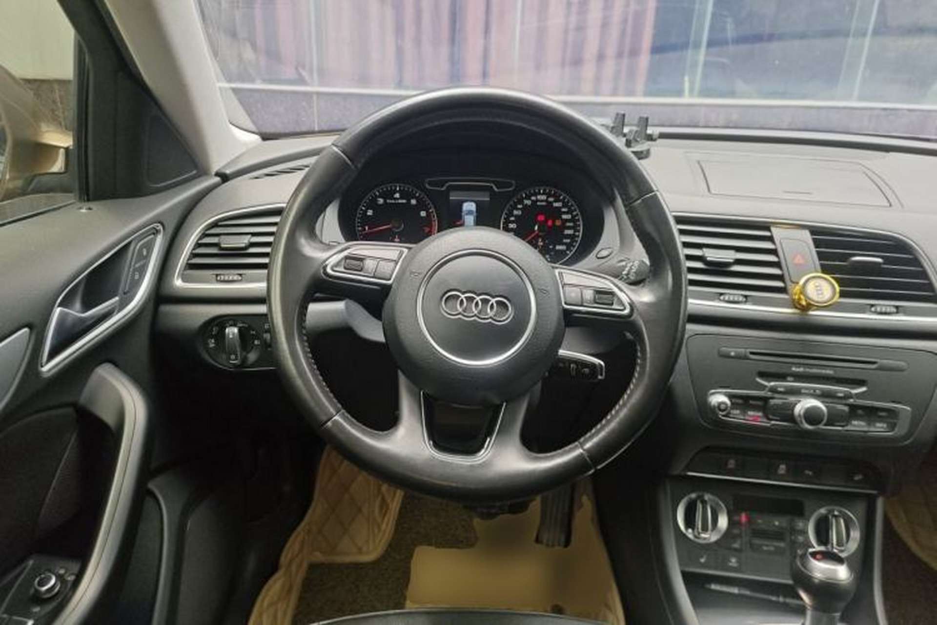 Used Audi Q3 2013 35 TFSI Comfort Model Steering Wheel
