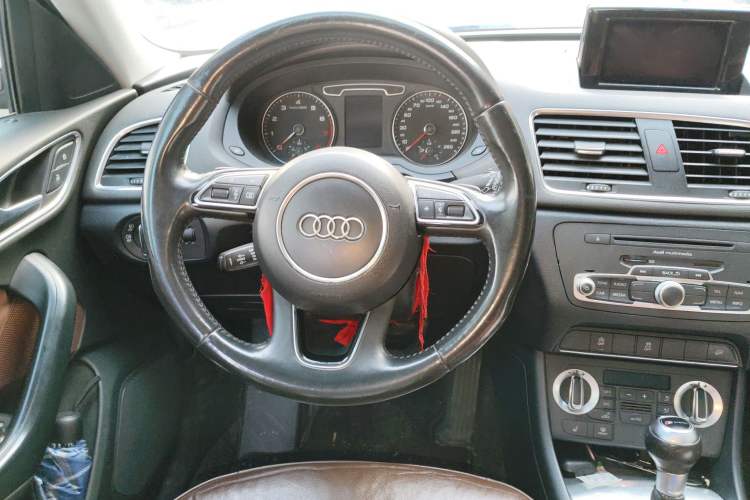 Used Audi Q3 2013 35 TFSI quattro Comfort Model Steering Wheel