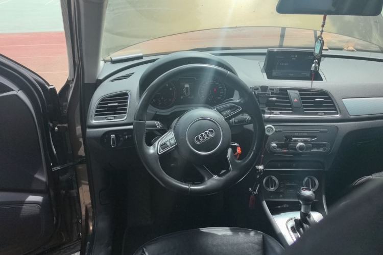 Used Audi Q3 2013 35 TFSI Comfort Model Steering Wheel