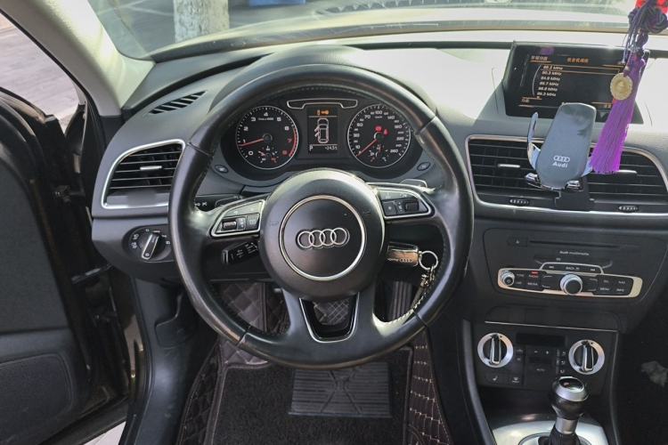 Used Audi Q3 2013 35 TFSI Comfort Model Steering Wheel