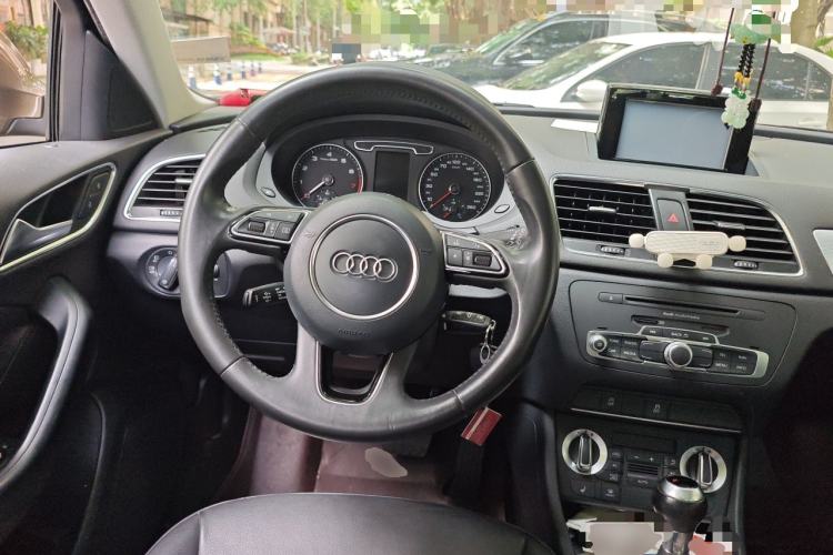 Used Audi Q3 2013 35 TFSI Comfort Model Steering Wheel