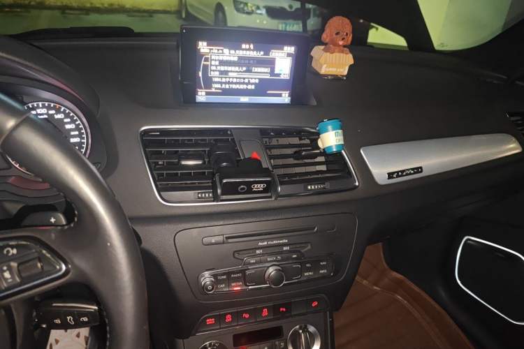 Used Audi Q3 2013 35 TFSI quattro Luxury Model Audio And AC Panel