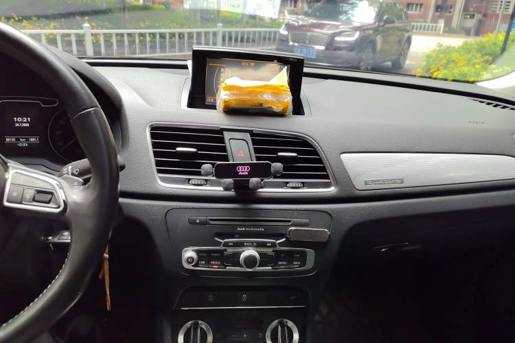 Used Audi Q3 2013 35 TFSI quattro Comfort Model Audio And AC Panel