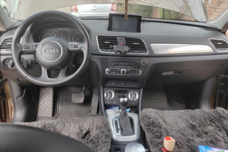 Used Audi Q3 2013 35 TFSI quattro Technology Edition Center Console