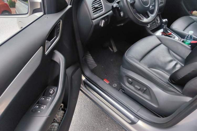 Used Audi Q3 2013 35 TFSI Comfort Model Driver Seat