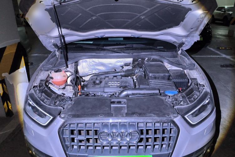 Used Audi Q3 2013 35 TFSI quattro Comfort Model Engine Bay